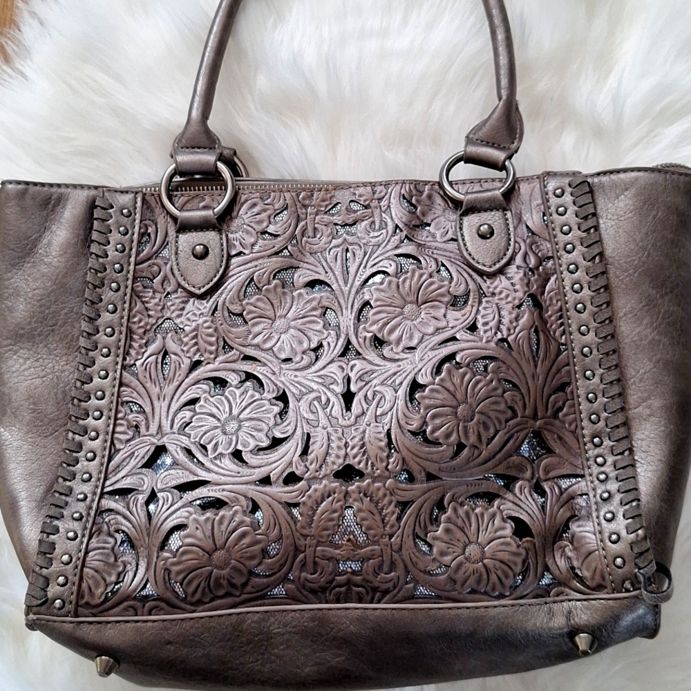 Silver Shyanne canceled carry purse. Large